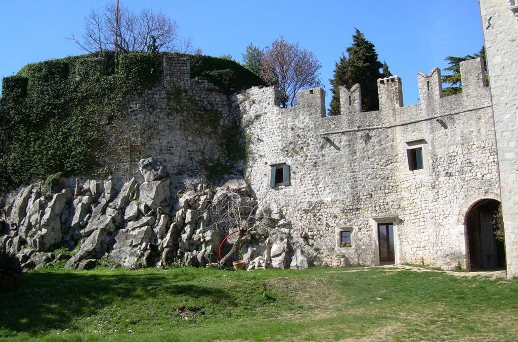castle for rent in vittorio veneto