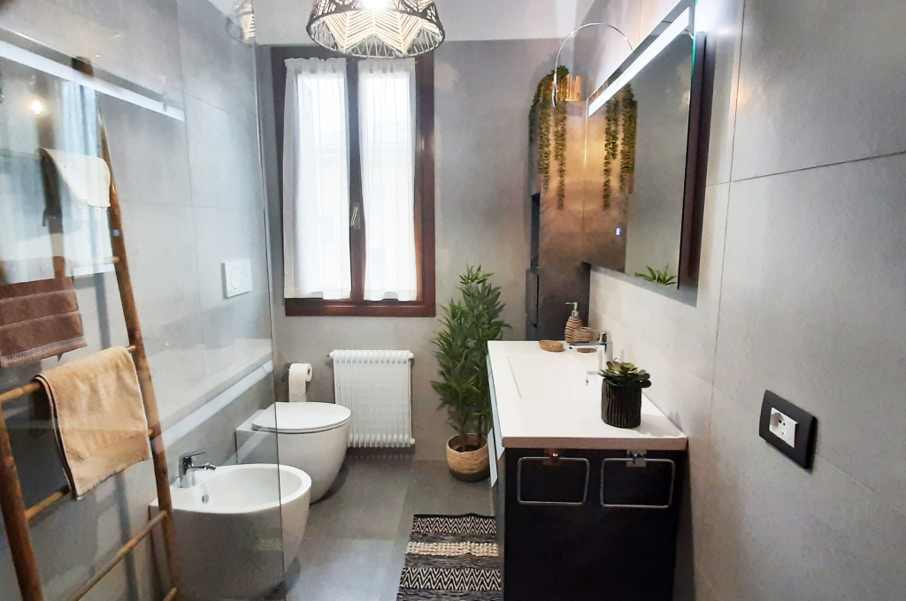 bathroom-apartment